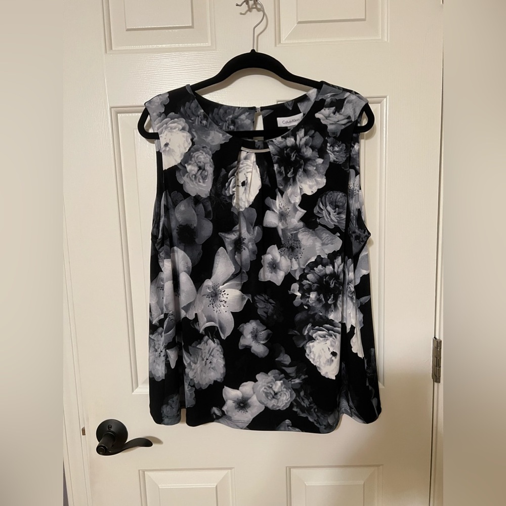 Calvin Klein sleeveless top with silver accents NWT Women’s size 1X
